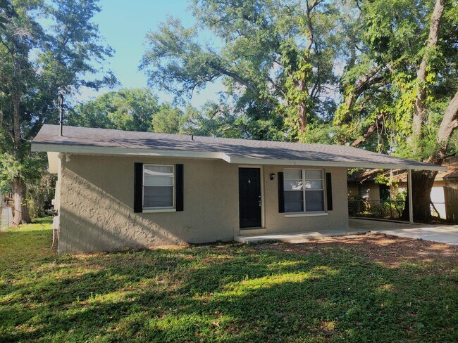 Beautiful 2 Bedroom, 1 Bathroom House in L... - Beautiful 2 Bedroom, 1 Bathroom House in L...