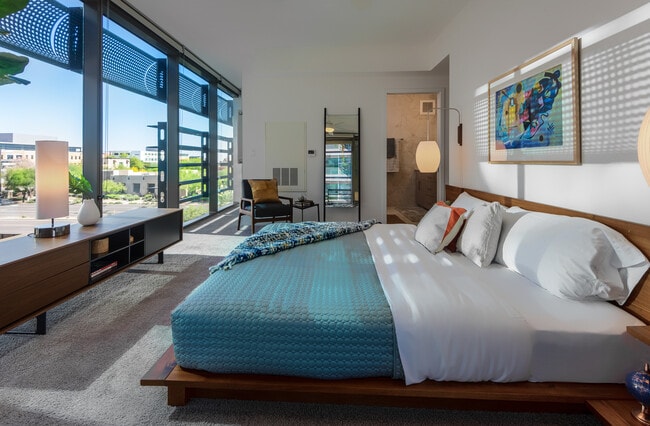 2BD, 2BA - 1200 SF