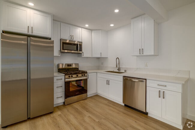 1BR, 1BA -1000SF - Kitchen