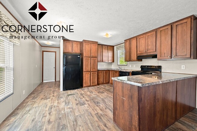 Photo - Cozy 3-Bed, 2-Bathroom Trailer Home Available for Rent! Located off of Strawberry Lane in Albany!