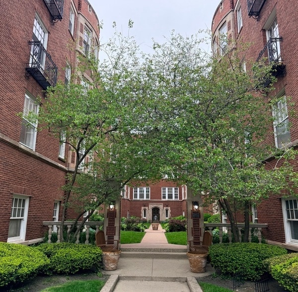 Building Photo - 736 Hinman Ave Unit 2E