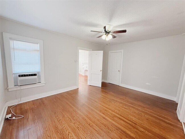 Photo - 1201 Military Ct