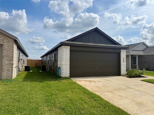 Photo - 21606 Cottonwood Mdws Trl