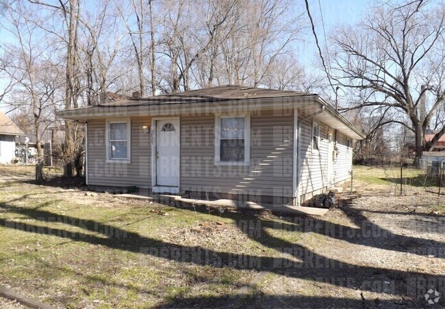 Building Photo - 3027 Seneca St Rental