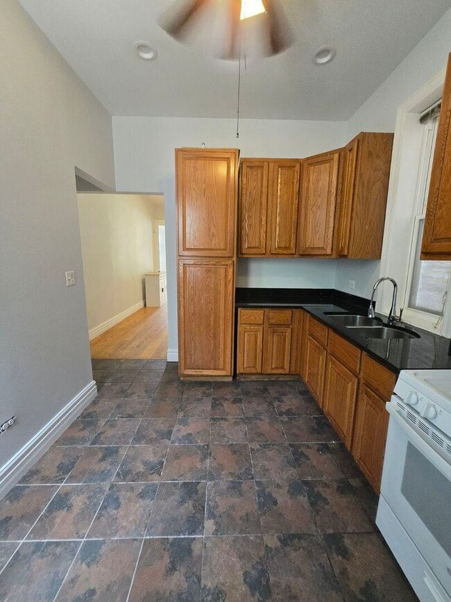 Photo - 4104 S Lake Park Ave