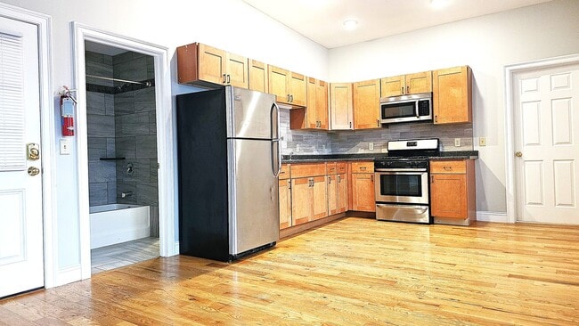 Building Photo - 85 Park St Unit APT 2