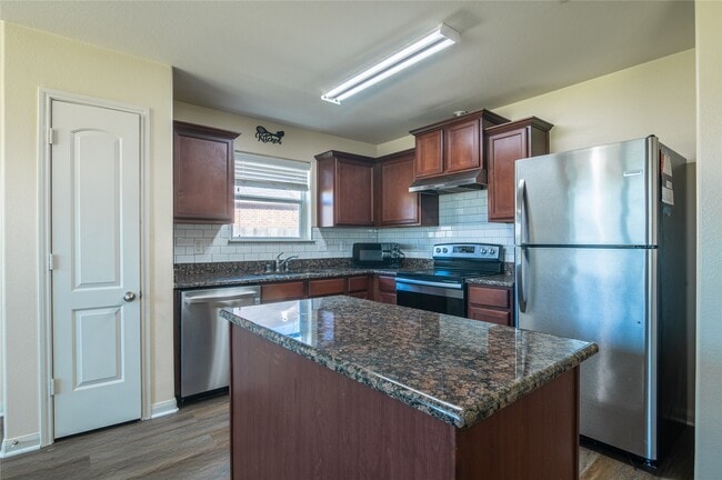 Building Photo - 7122 Glenridge