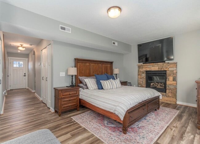 El salón fue utilizado históricamente como tercer dormitorio por el inquilino anterior. - 44 Trevor Trl