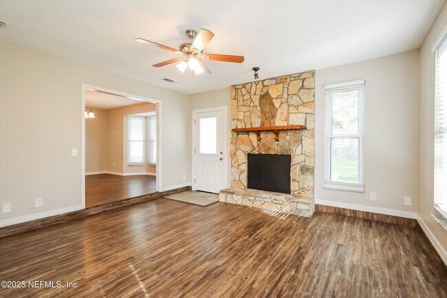 Photo - 2158 Center Way