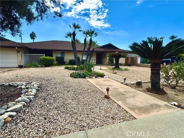 Building Photo - 320 Teasdale Dr