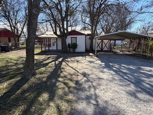 Photo - For Rent – 1 Bed / 1 Bath House in Fort Worth