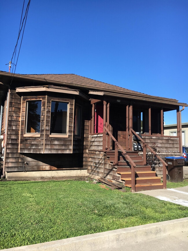 Photo - 215 Blackburn St