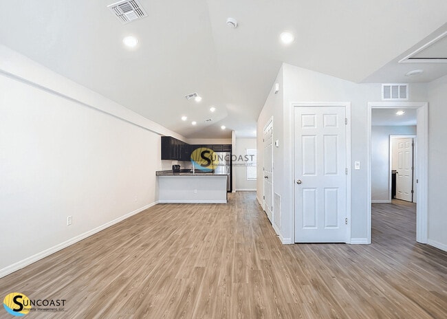 Photo - 27078 Adams St