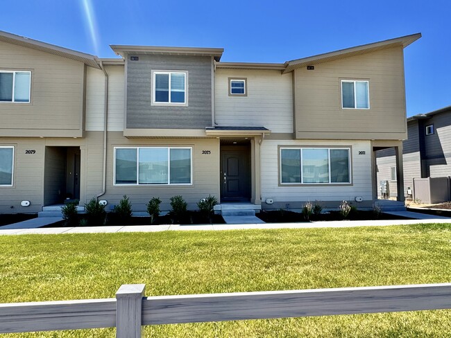 Photo - 2075 Sand Holw Dr