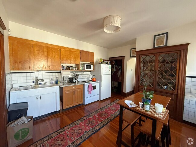 Building Photo - 112 Summer St Unit 1 Rental