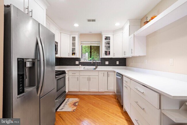 Photo - 156 Eaton Dr