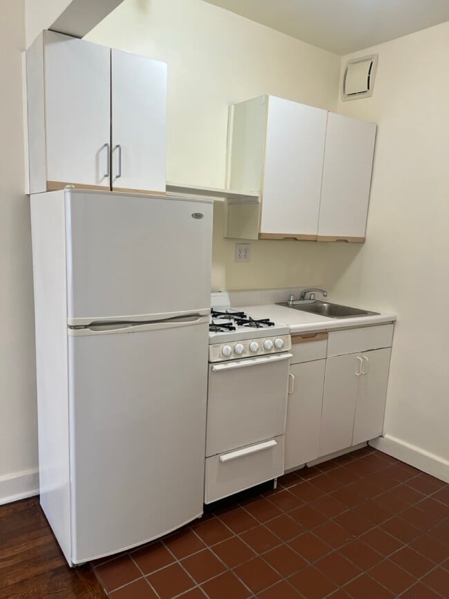 Kitchen - 553 W 148th St Unit 3