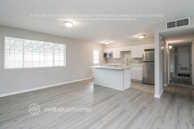 Photo - 427 E Riviera Dr