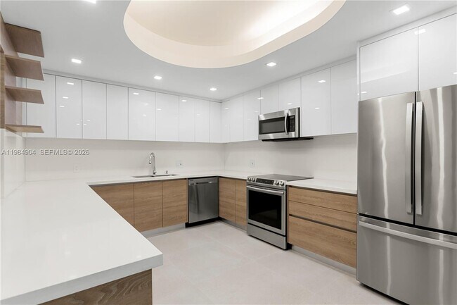 1000 Venetian Way Unit 303
