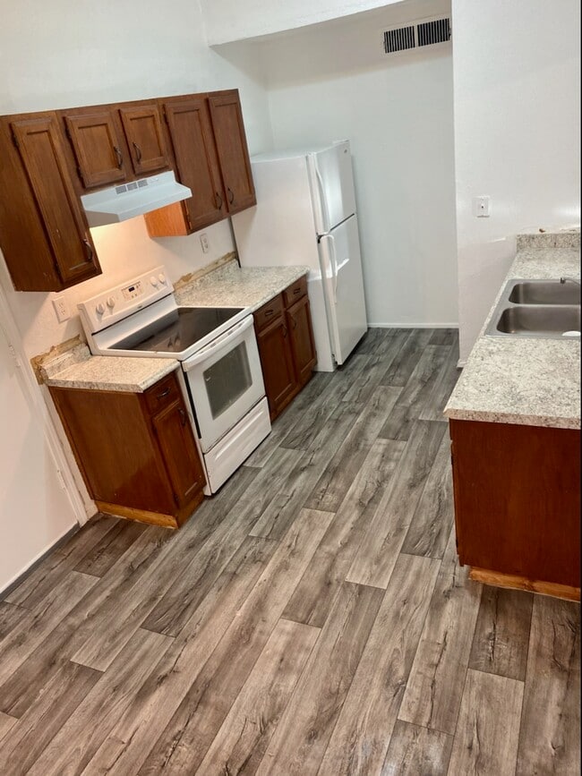 Building Photo - 9532 Brewster St Rental