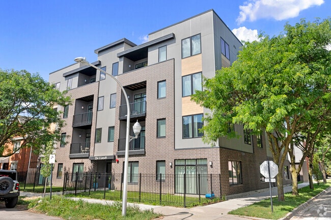 Building Photo - 204 S Leavitt St Rental