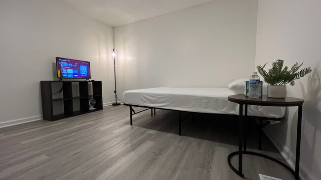 Photo - 301 Winners Cir S