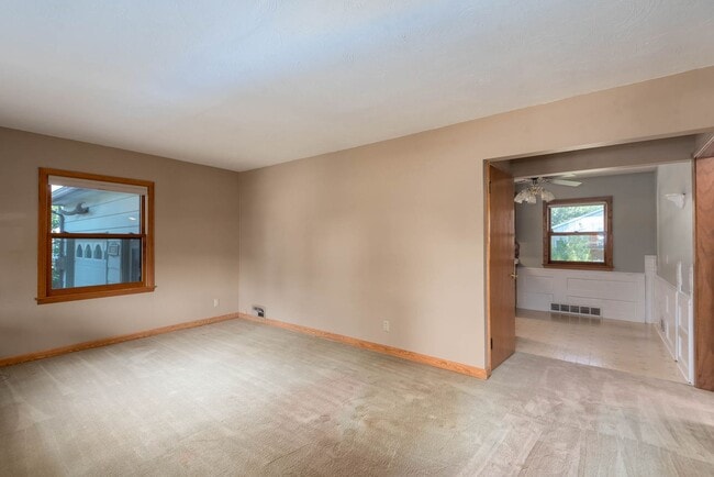 Photo - 508 Malin St