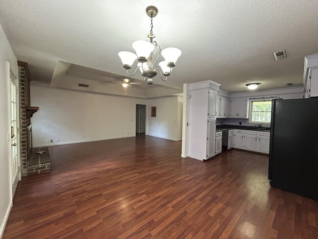Photo - 1310 Crowndale Dr