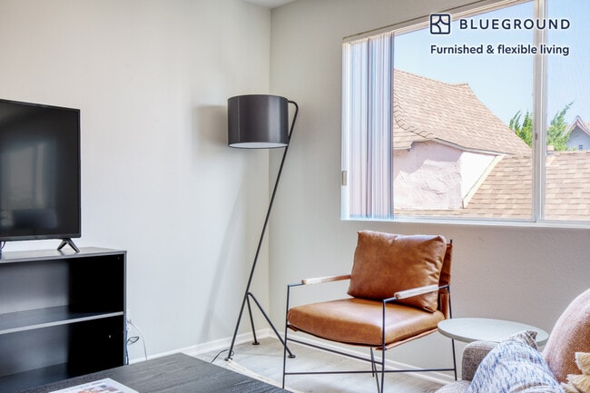 Photo - 616 N Sweetzer Ave Unidad FL2-ID491