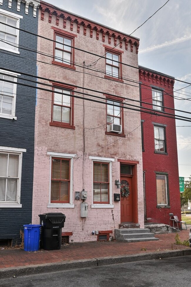 Photo - Beautiful 3 Bedroom on Vine St
