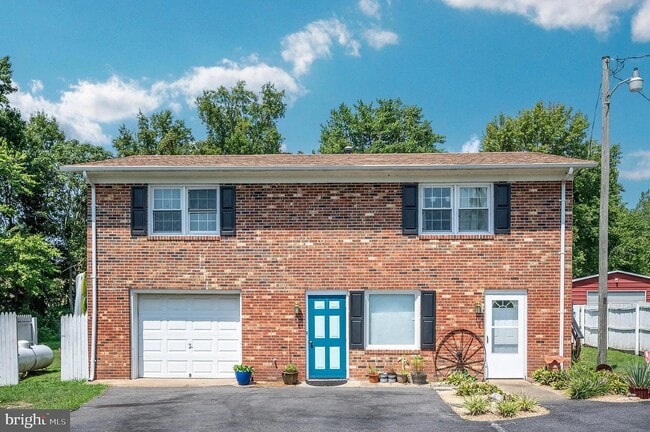 Building Photo - 103 Camp Selden Rd