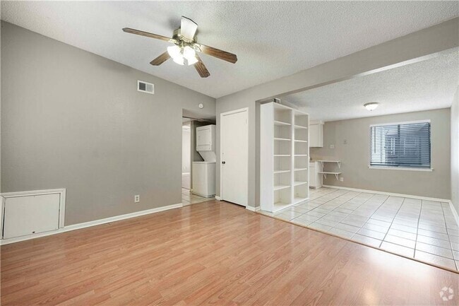 Building Photo - 2408 Longview St Unit 209 Rental