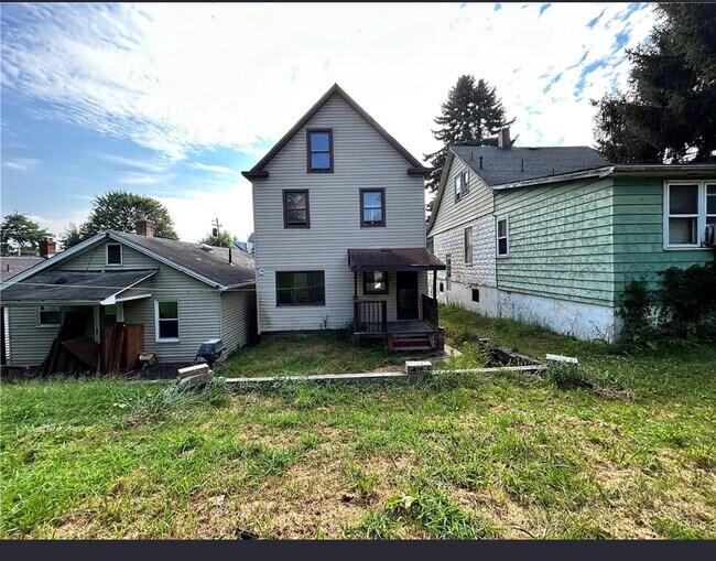 Photo - 2405 Harrison St