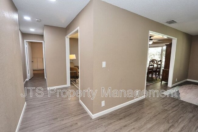 Photo - 6913 Navarro Ct