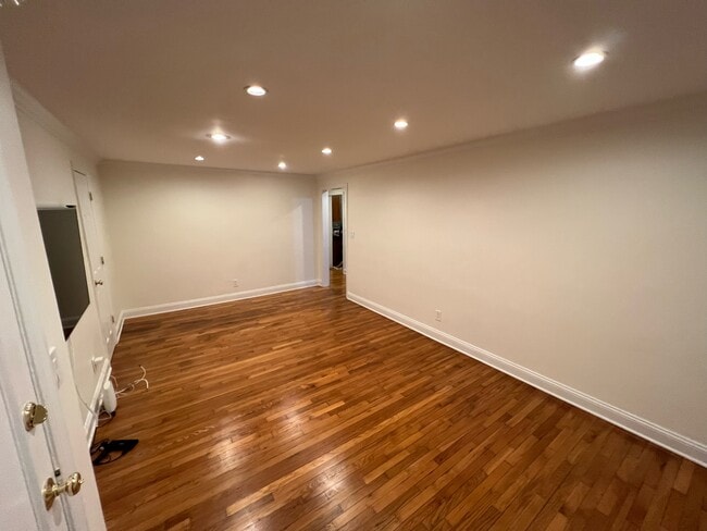 Building Photo - 210 Seaton Rd Unit Apartment
