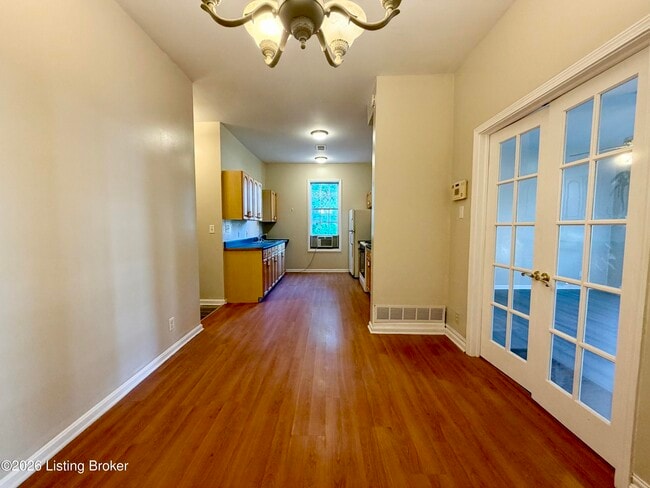 Photo - 512 E Elm St