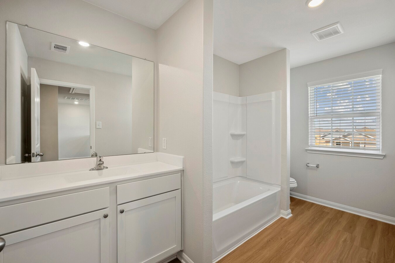 Photo - 360 Kingston Wy