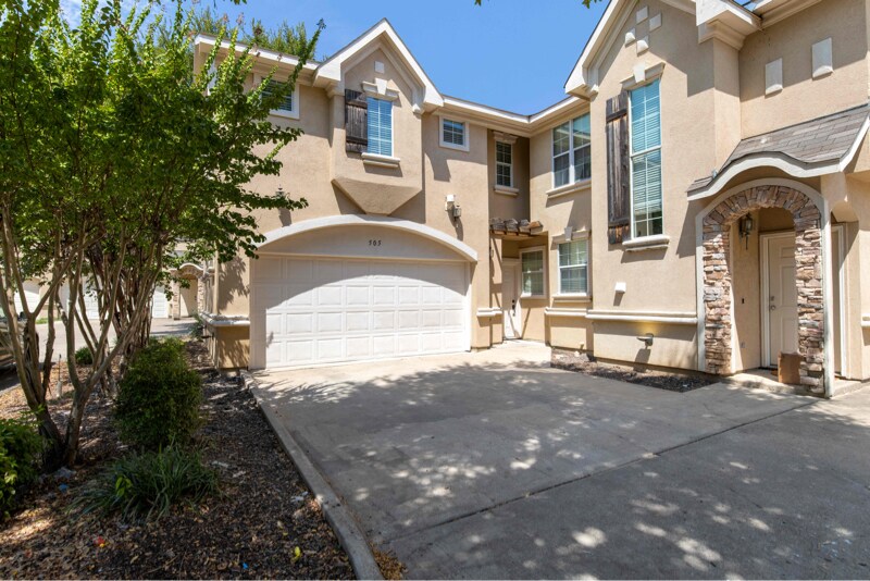 Photo - 505 Kingscote Ct