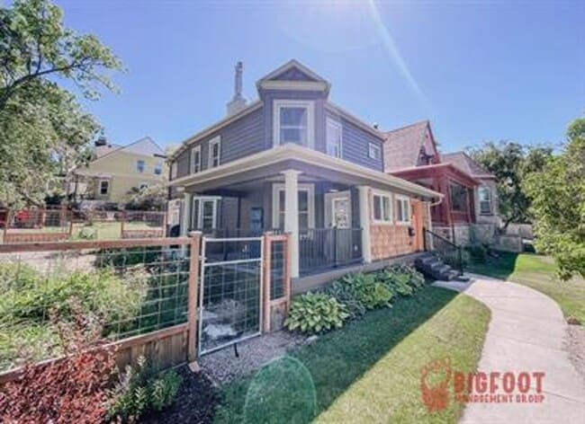 Photo - 805 Power St