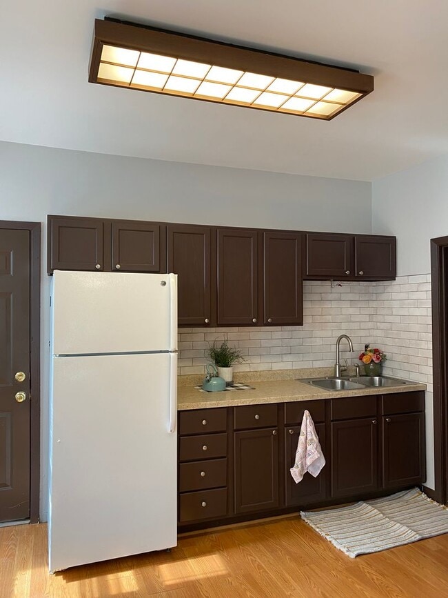Photo - Spacious 2-Bed 1-Bath Unit Available in Minneapolis! Unit 1
