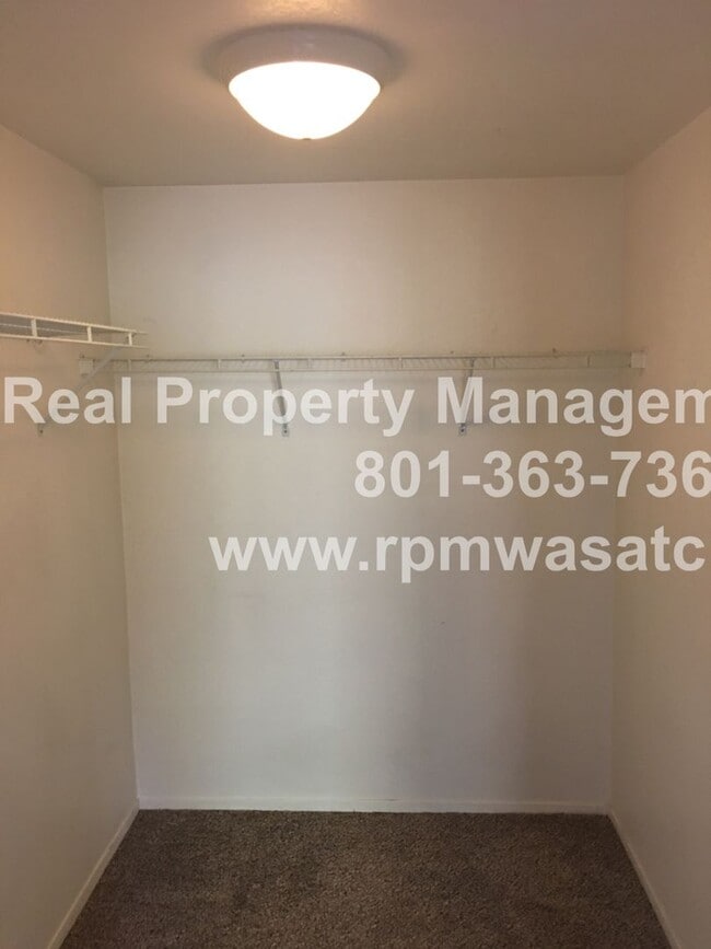 Photo - Charming 3 Bedroom 2 Bathroom Downtown Con...