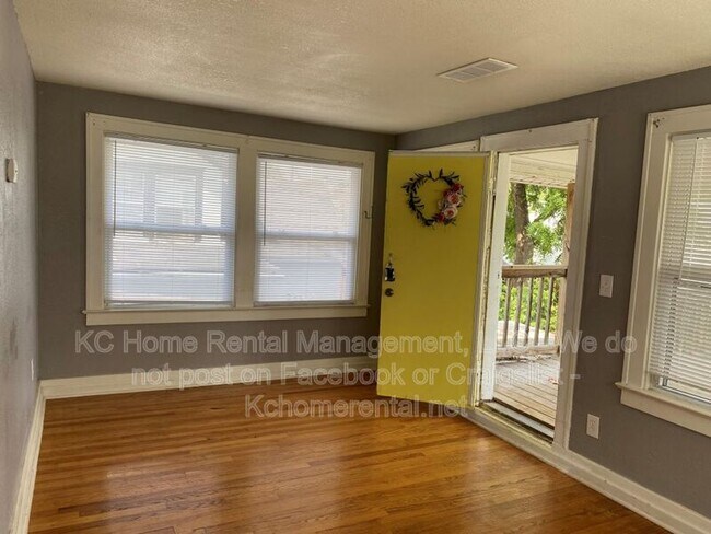 Photo - 406 W 77th St