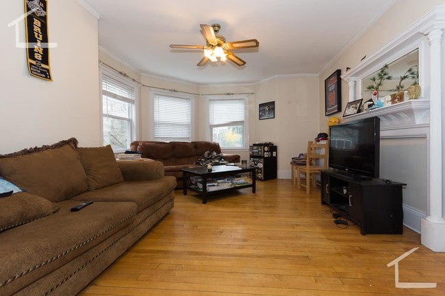 Building Photo - 26 Mapleton St Unit 1 Rental