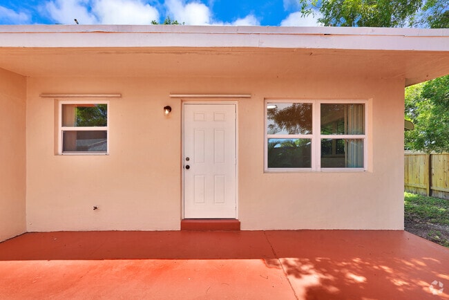 Building Photo - 2435 Plunkett St Rental