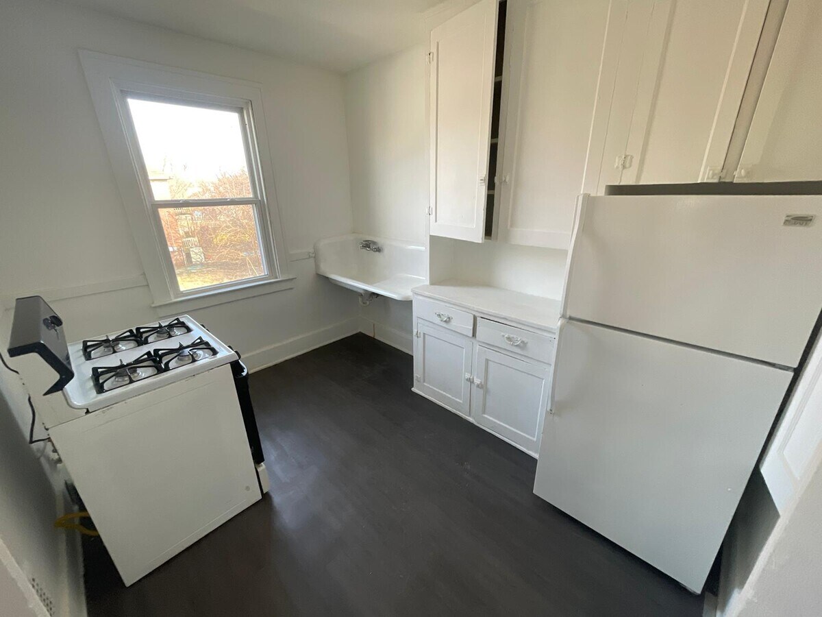 Photo - 1094-1096 Waterman St Unit 1094 (Lower)