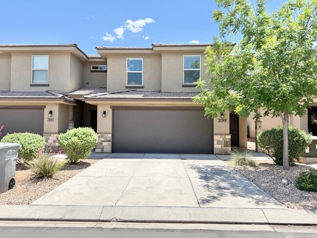 Building Photo - Town home in Little Valley Area. End Unit!!