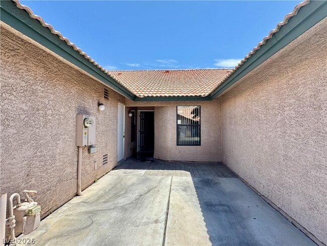 Photo - 304 Crosswind Way