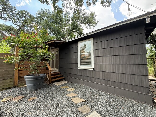 Building Photo - 4019 Ascot Ln