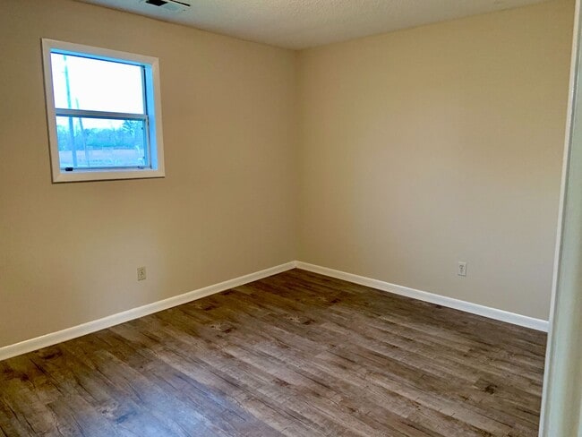 Photo - 16998 Carter Cir