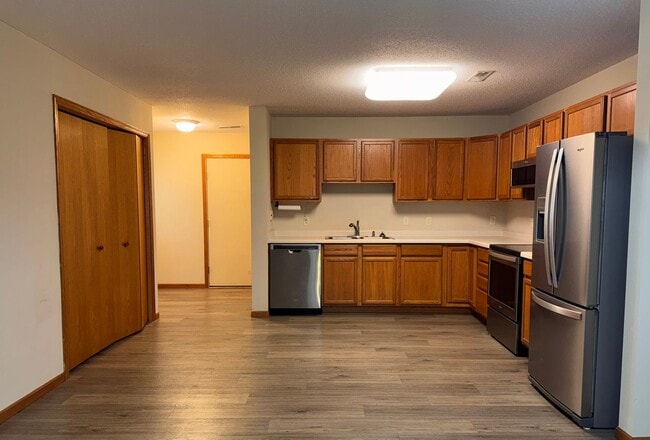 Building Photo - Quiet 2 Bedroom Town Home